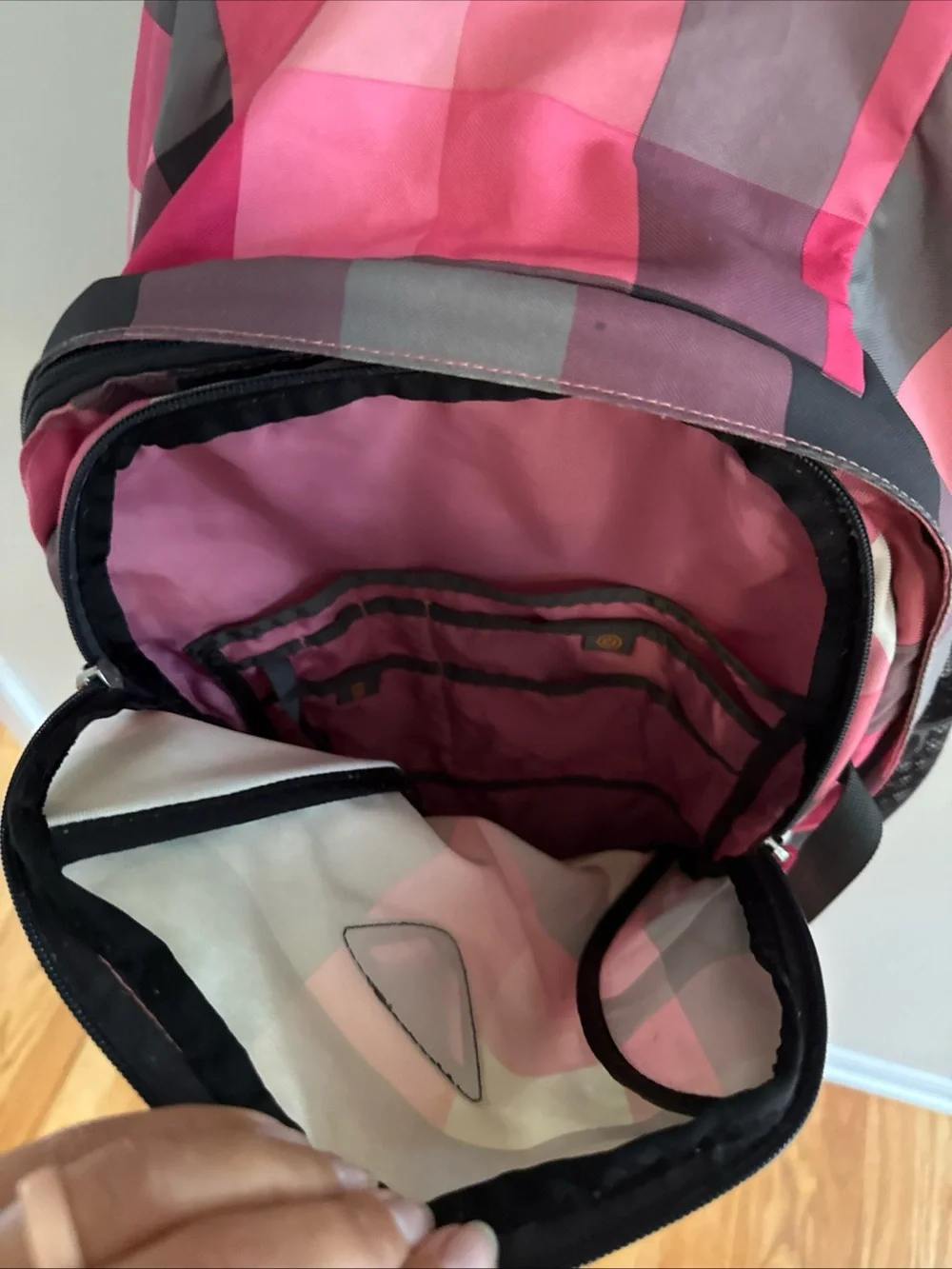 The North Face Wasatch Girls Backpack! Pink/Gray Plaid Zip Pockets